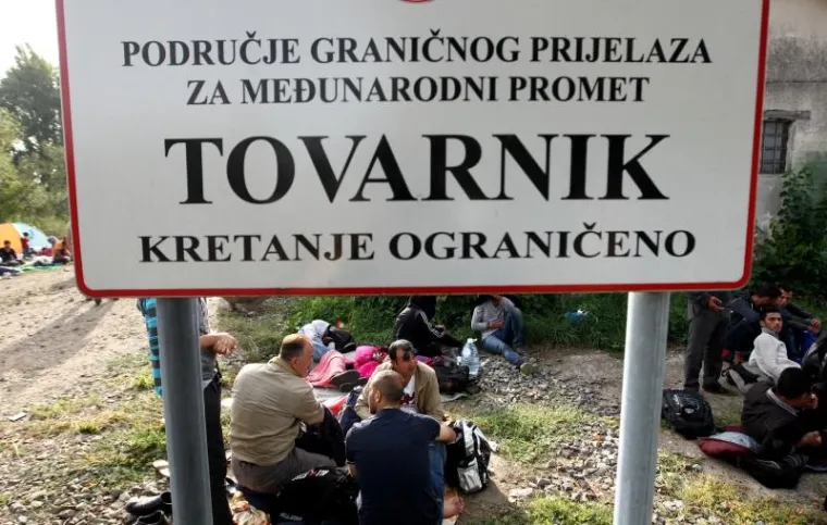 NA RUBU IZDRŽLJIVOSTI: Tisuće izbjeglica čekaju u Tovarniku