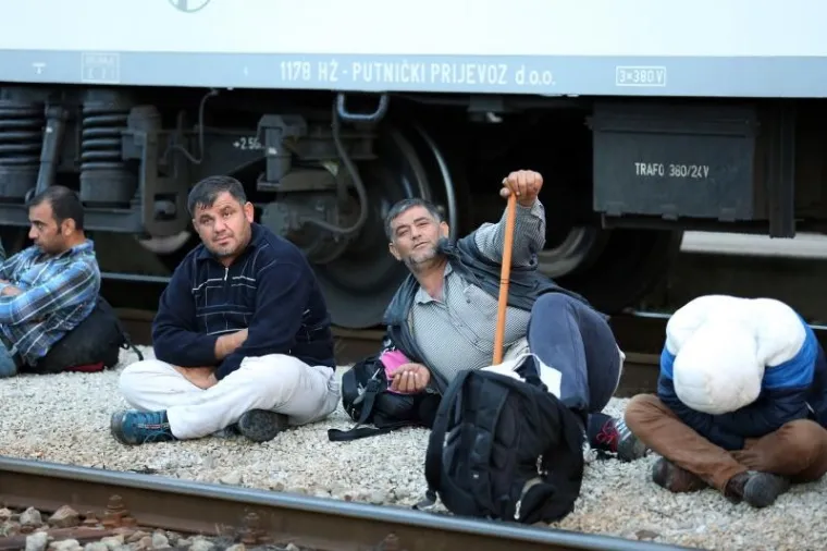 IZBJEGLIČKA DRAMA: 800 ljudi stiglo u Dugo Selo