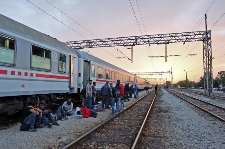 IZBJEGLIČKA DRAMA: 800 ljudi stiglo u Dugo Selo