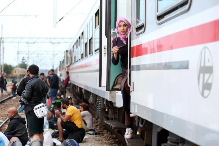 IZBJEGLIČKA DRAMA: 800 ljudi stiglo u Dugo Selo