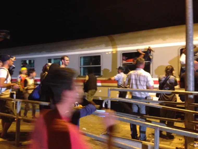 Metež u Ilači kod dolaska drugog vlaka za izbjeglice