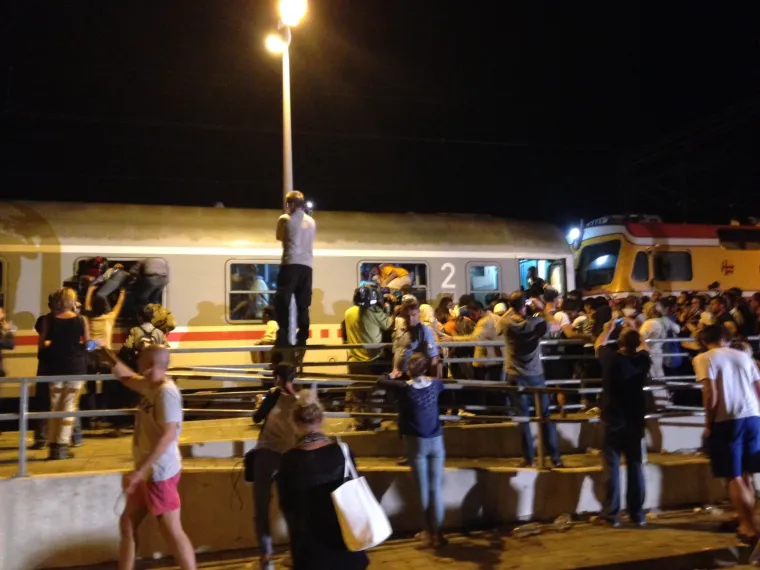 Metež u Ilači kod dolaska drugog vlaka za izbjeglice