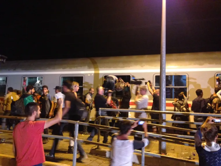 Metež u Ilači kod dolaska drugog vlaka za izbjeglice