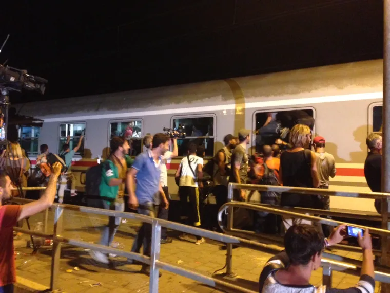 Metež u Ilači kod dolaska drugog vlaka za izbjeglice