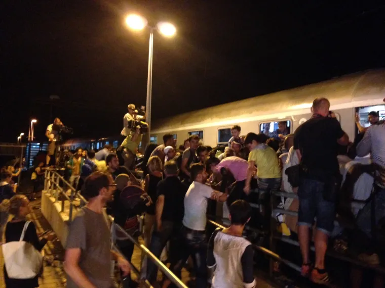 Metež u Ilači kod dolaska drugog vlaka za izbjeglice