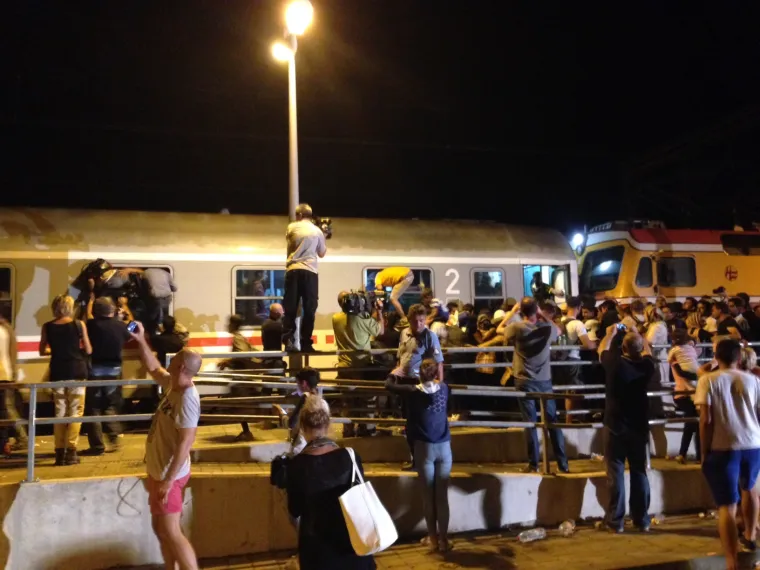 Metež u Ilači kod dolaska drugog vlaka za izbjeglice