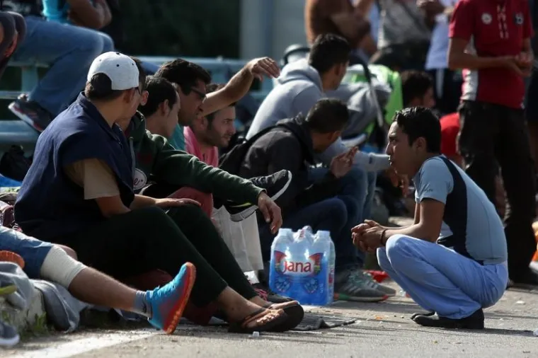 ČEKANJU NA GRANICI NEMA KRAJA: Izbjeglice postaju nervozne