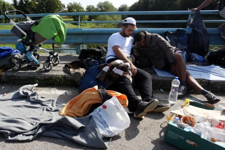 ČEKANJU NA GRANICI NEMA KRAJA: Izbjeglice postaju nervozne