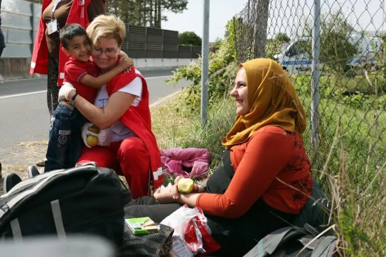ČEKANJU NA GRANICI NEMA KRAJA: Izbjeglice postaju nervozne