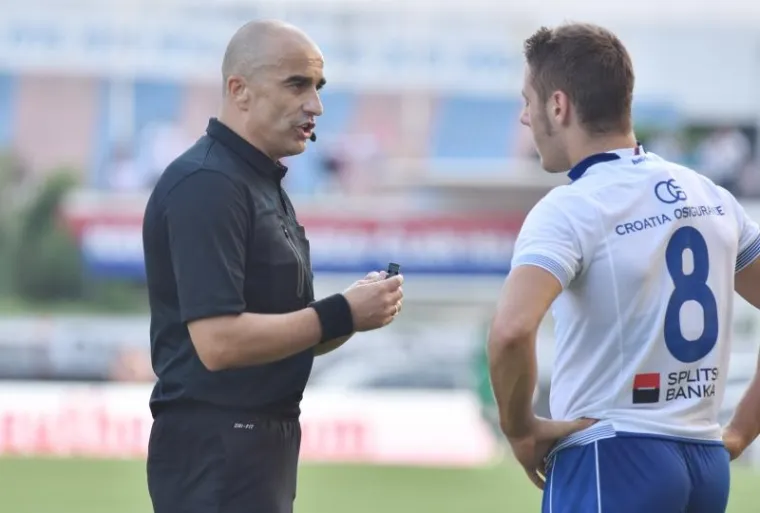 Nogometa&scaron;i Hajduka i Dinama odigrali su neodlučeno 0:0 u derbiju 10. kola domaćeg prvenstva. Na Poljudu ni ovom prilikom nisu izostali posebni gosti, sjajna atmosfera i nezadovoljstvo sudačkim odlukama.