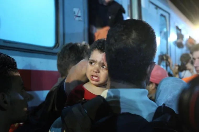 GUŽVA NA GRANICAMA: Jo&scaron; jedna noć pod otvorenim nebom