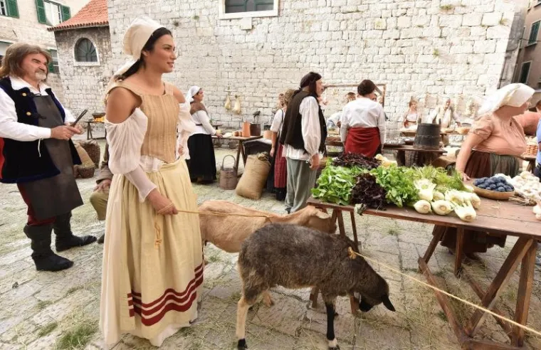 Snimanje filma budi veliko zanimanje domaćih i stranih gostiju.