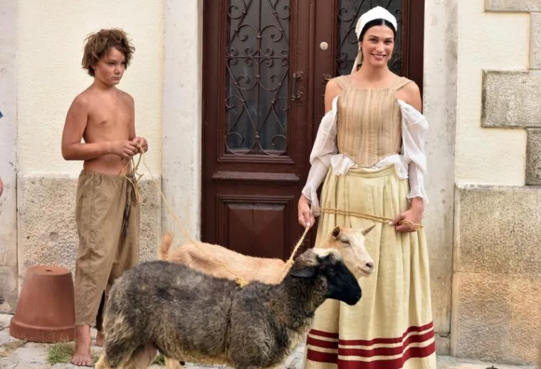 Film se snima u promidžbene svrhe grada. Film upriličuje život u srednjovjekovnom &Scaron;ibeniku.