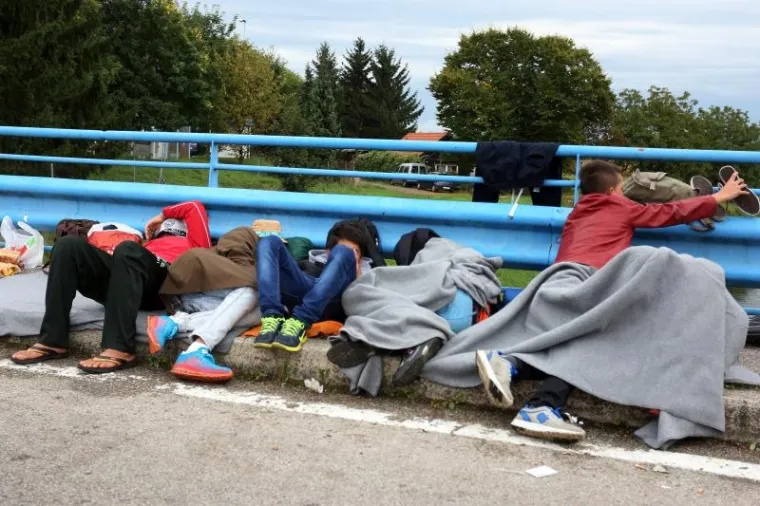 Pogledajte kako izbjeglice provode svoje vrijeme na granici sa Slovenijom