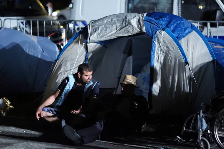 Izbjeglice na graničnom prijelazu Bregana provele noć na otvorenom