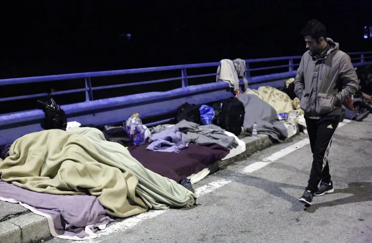 Izbjeglice na graničnom prijelazu Harmica provele noć na otvorenom