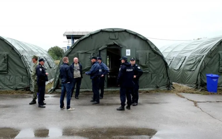 OTVOREN KAMP: Prve izbjeglice stigle u Opatovac