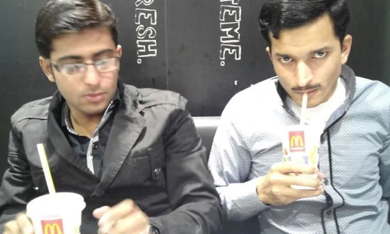 Mudasir je lijevi, a ova slika nastala je u studenom pro&scaron;le godine.