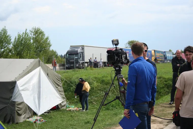 Novinarskih ekipa je puno.