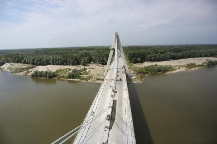 Nakon dovr&scaron;etka ovog dijela posla moći će se ukloniti i dva privremena potpornja koja jo&scaron; stoje u Dravi i &ldquo;kvare&rdquo; cjelovitu sliku mosta.