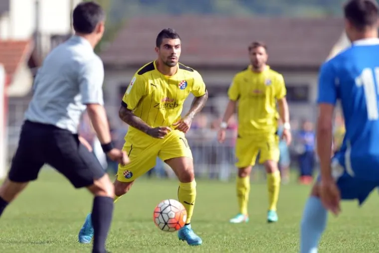 Nogometa&scaron;i Dinama gostovali su u Zlataru i u &scaron;esnaestini finala Hrvatskog kupa svladali lokalni O&scaron;trc sa 7:1.