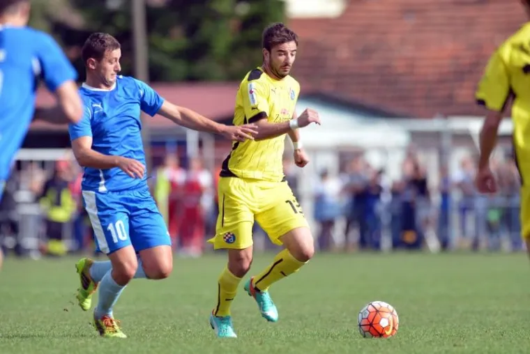Nogometa&scaron;i Dinama gostovali su u Zlataru i u &scaron;esnaestini finala Hrvatskog kupa svladali lokalni O&scaron;trc sa 7:1.