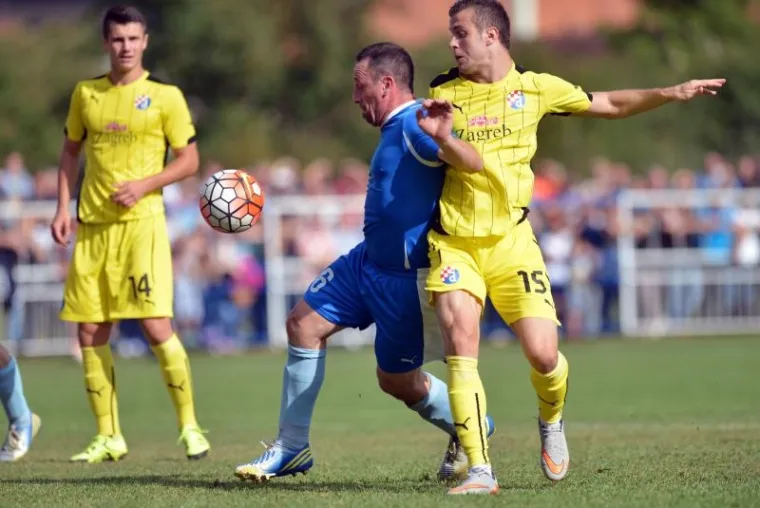 Nogometa&scaron;i Dinama gostovali su u Zlataru i u &scaron;esnaestini finala Hrvatskog kupa svladali lokalni O&scaron;trc sa 7:1.