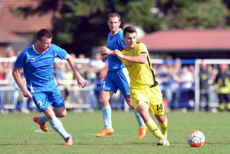 Nogometa&scaron;i Dinama gostovali su u Zlataru i u &scaron;esnaestini finala Hrvatskog kupa svladali lokalni O&scaron;trc sa 7:1.