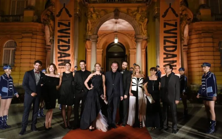 U Hrvatskom narodnom kazalištu održana je svečana premijera filma Dalibora Matanića "Zvizdan" nagrađenog na Canneskom festivalu i nominiranog za nagradu Oscar. Dalibor Matanić, Tihana Lazović, Goran Marković, Lukrecija Tudor, Nives Ivanković, Dado Ćosić, Tara Rosandić, Slavko Sobin,Trpimir Jurkić i Ankica Jurić Tilić.