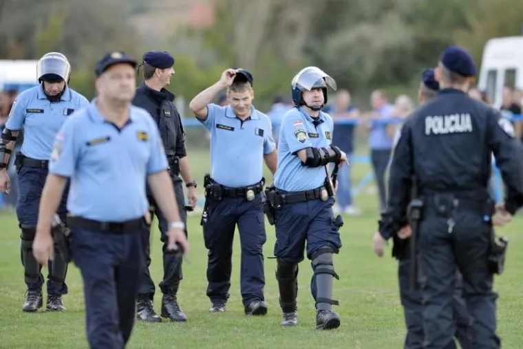 No, nakon utakmice, policija je imala pune ruke posla.