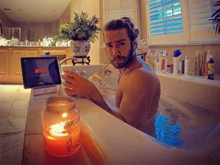 Postoje neke fotke koje stvaraju samo cure na Instagramu. Neki su ih dečki odlučili kopirati kako bi ukazali na to koliko su takve fotke ponekad smije&scaron;ne i neprirodne, a rezultate svakako pogledajte u galeriji.