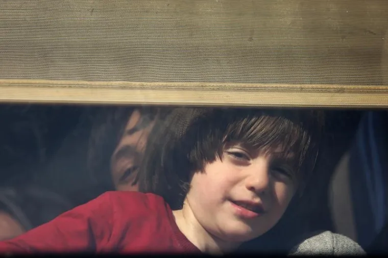 Izbjeglice i dalje dovoze autobusi iz Opatovca na granicu s Mađarskom.