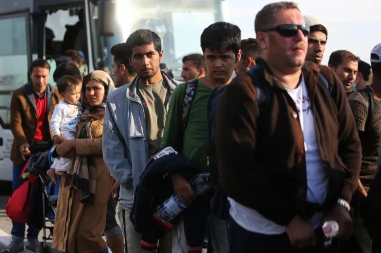 Izbjeglice i dalje dovoze autobusi iz Opatovca na granicu s Mađarskom.