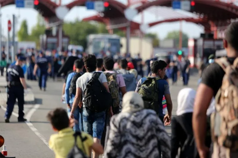Izbjeglice i dalje dovoze autobusi iz Opatovca na granicu s Mađarskom.