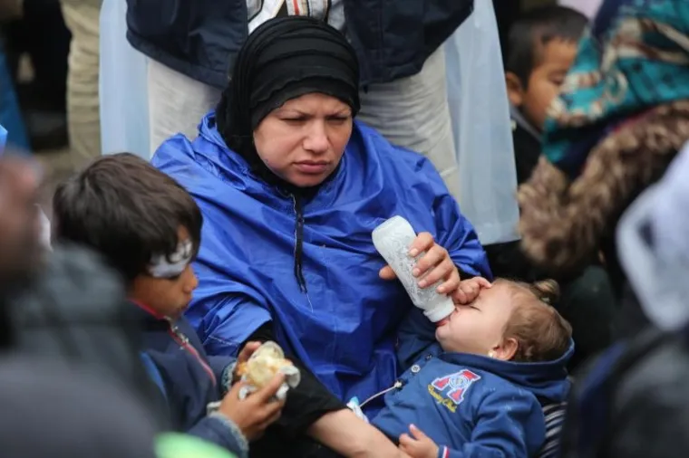 Srpski autobusi dovoze veliki broj izbjeglica na granicu s Hrvatskom
