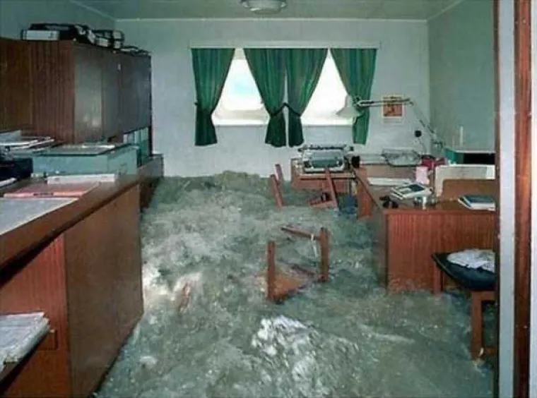 Ne, ovo nisu prizori iz filmova, stvarno se moraju suočavati s takvim nevremenom