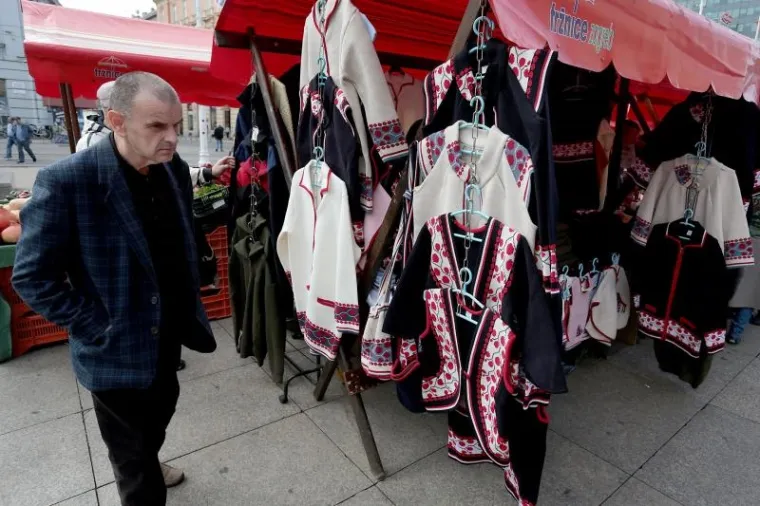 U Zagrebu, na Jelačićevom trgu, otvoreni su 2. dani Slavonije u Zagrebu, Zagrepčani su mogli vidjeti kako izgleda slavonska svadba, a uz ponudu slavonskih proizvoda i delicija mogli su kušati i tek otopljene čvarke.