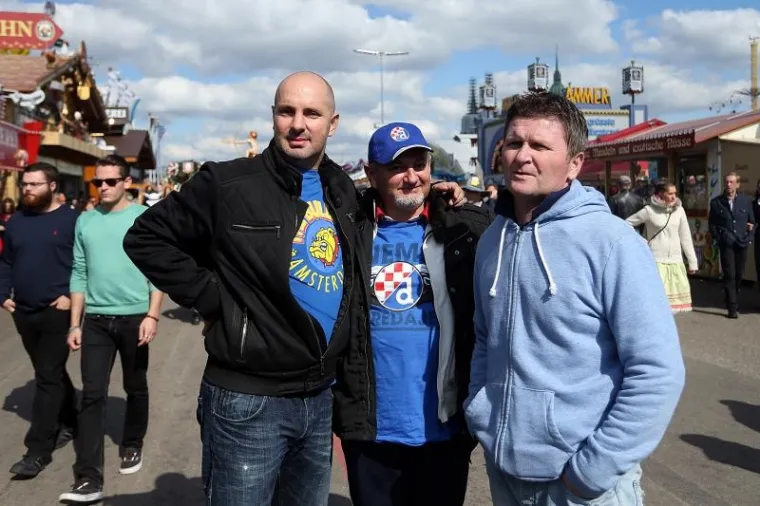 Dinamovi navijači u M&uuml;nchenu uoči utakmice protiv Bayerna u 2. kolu Lige prvaka