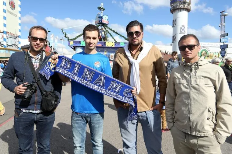 Dinamovi navijači u M&uuml;nchenu uoči utakmice protiv Bayerna u 2. kolu Lige prvaka