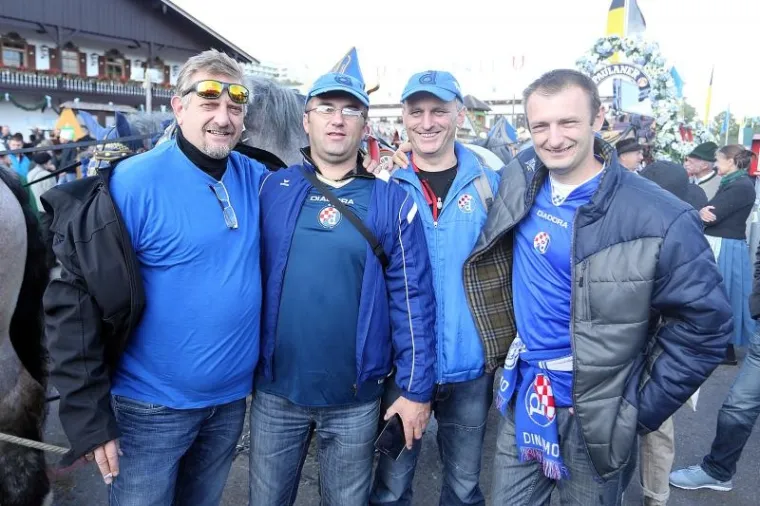 Dinamovi navijači u M&uuml;nchenu uoči utakmice protiv Bayerna u 2. kolu Lige prvaka