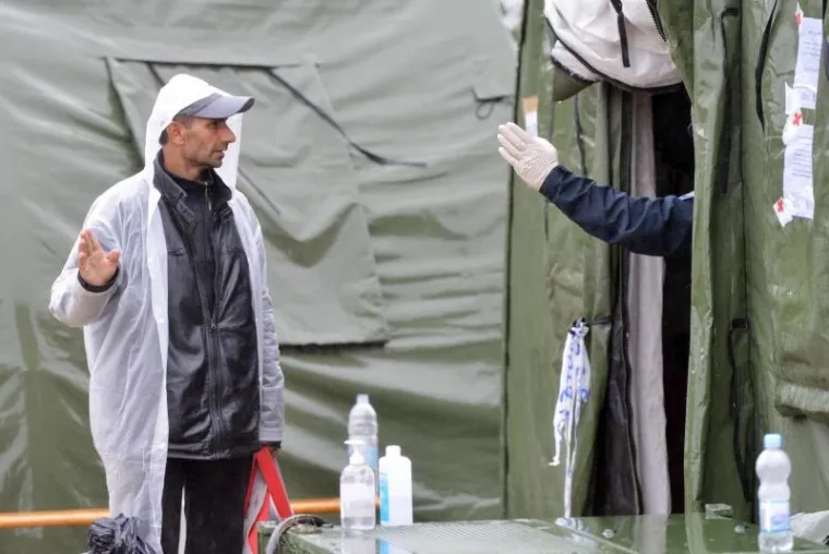 Kolone tužnih ljudi stižu u Hrvatsku