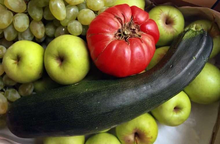 Tržnice su prepune voća i povrća, koje samo čeka da ga netko pojede!