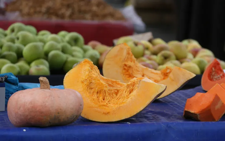 Tržnice su prepune voća i povrća, koje samo čeka da ga netko pojede!