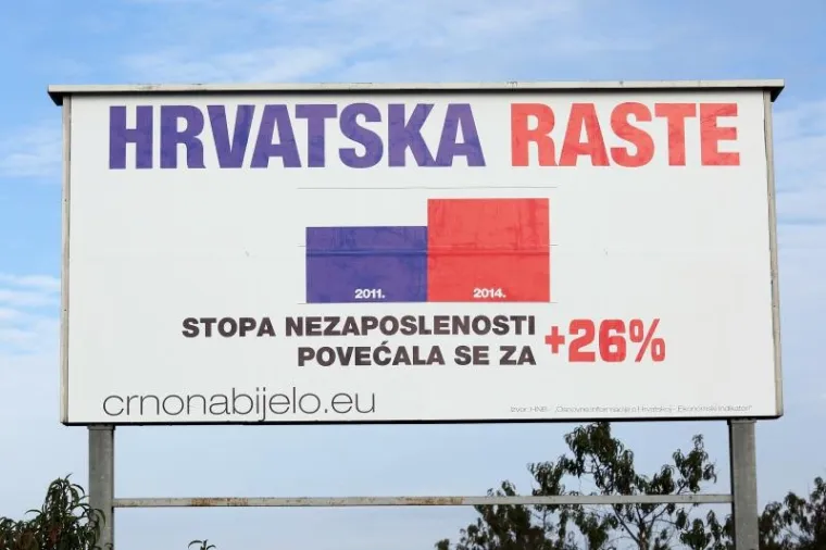 Predizborni plakati Hrvatska raste na Sisačkoj cesti prije ulaza u Staro Ćiće. Na plakate s potpisom građanske inicijative crnonabijelo.eu reagirao je i SDP koji smatra kako se baratanjem takvim statistikama i brojkama "pokopava" SDP-ova koalicija Hrvatska raste te vjeruju da iza plakata u stvari stoji HDZ. Ako je SDP-ova pretpostavka točna, onda se HDZ okrenuo proku&scaron;anom oružju negativističke kampanje kakvu su vodili uoči izbora 2007.