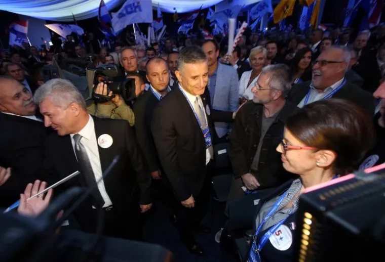 VELESAJAM: HDZ predstavio svoj izborni program