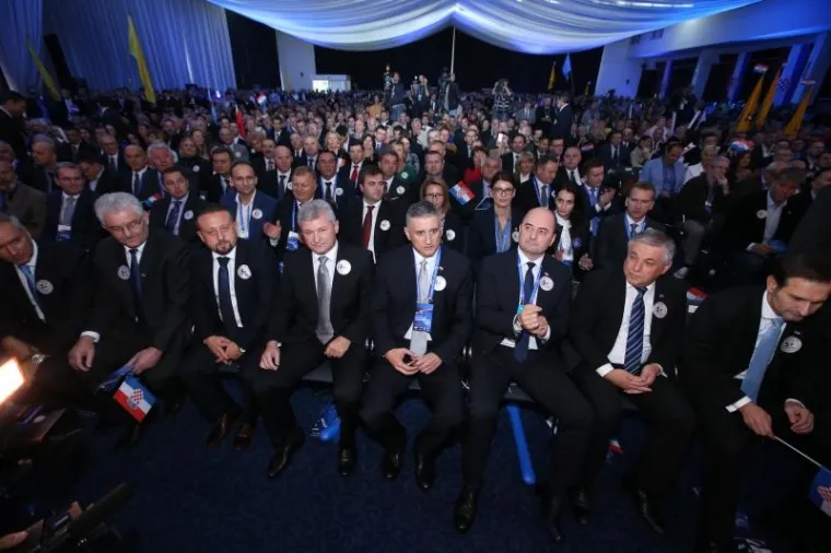 VELESAJAM: HDZ predstavio svoj izborni program