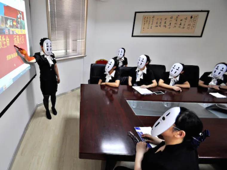 Razlike u kulturi mogu dovesti do brojnih nesporazuma, a u galeriji vam prenosimo nekoliko prizora iz Azije koji će sigurno rezultirati nesporazumom jer nemamo blage veze što se to događa...