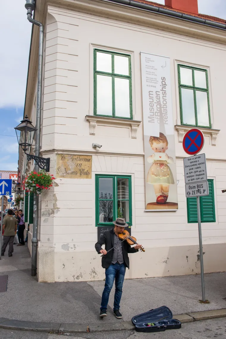 I violina za ugođaj je bila tamo