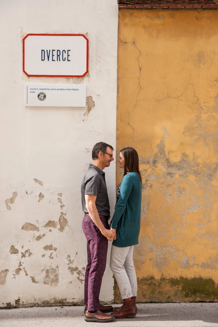 Amerikanac odlučio zaprositi djevojku pred muzejem prekinutih veza