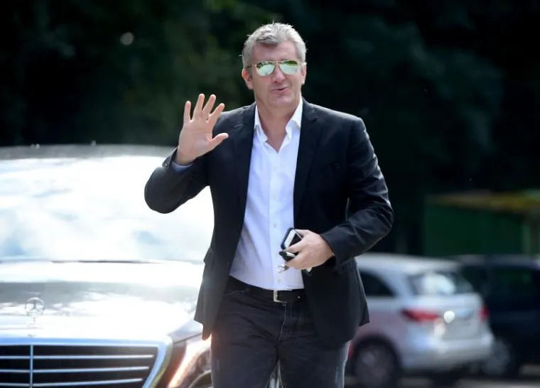 Hrvatska nogometna reprezentacija okupila se u Zagrebu uoči utakmica protiv Bugarske i Malte. Prve su to pripreme koje će voditi novi izbornik Ante Čačić i njegov kontrolor Romeo Jozak, a dru&scaron;tvo je pozdraviti do&scaron;ao i predsjednik HNS-a i samoprozvani brend Davor &Scaron;uker.